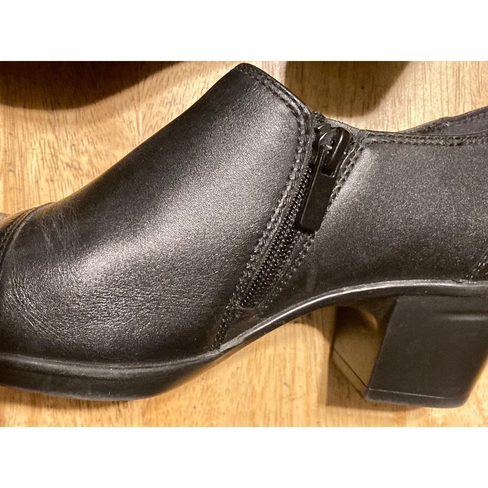Clarks Collection Black Leather Side Zip Button Booties‎ Shooties 6.5M